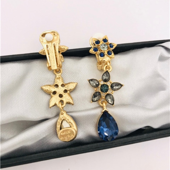 Oscar De la Renta navy crystal flower earrings - Picture 4 of 4